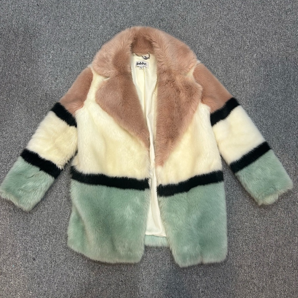 Jakke Faux fur jacket size 6
